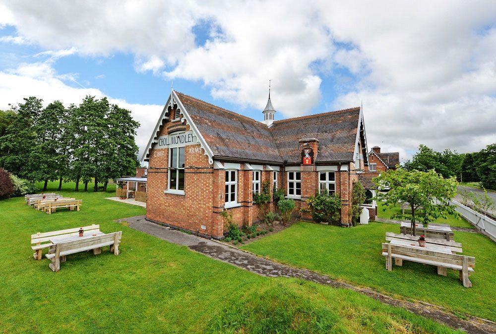 The Cholmondeley Arms Wrenbury Exterior foto