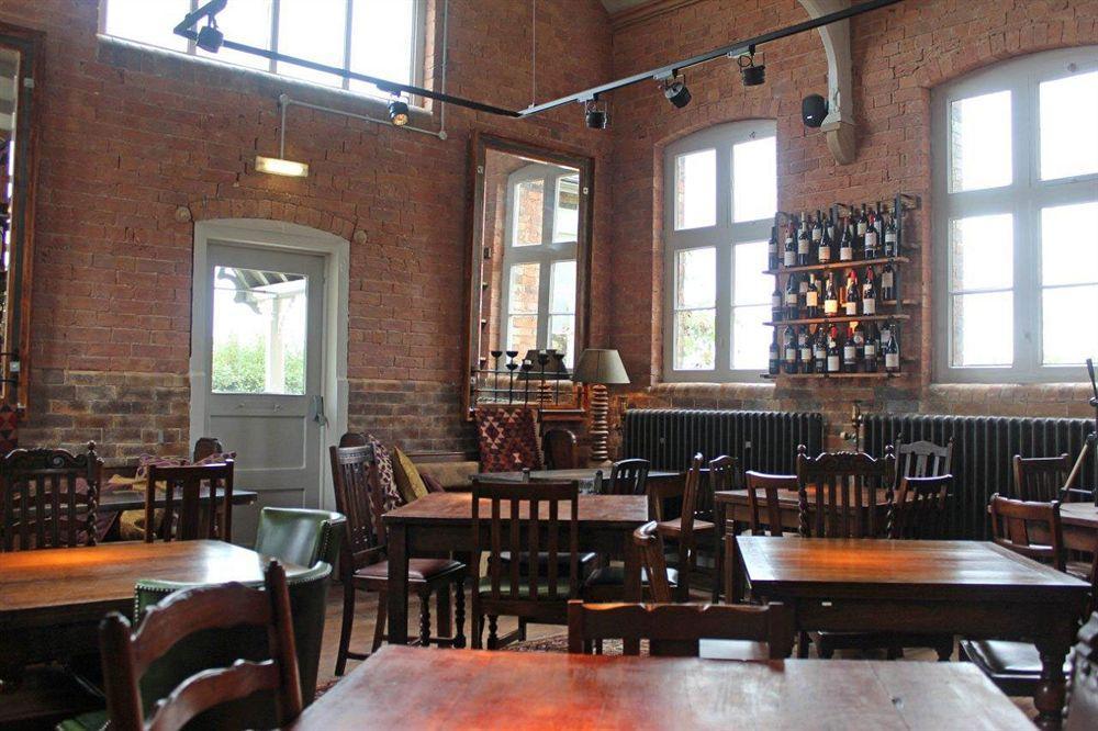 The Cholmondeley Arms Wrenbury Exterior foto